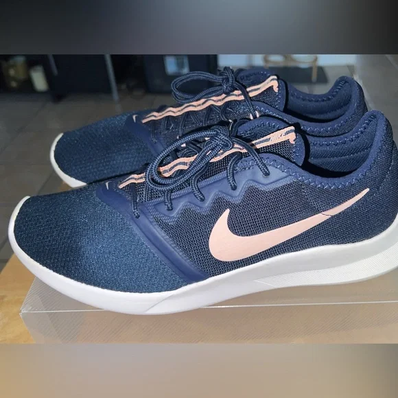 New without tags- Nike Viale Tech Racer
Blue/Pink - Picture 11 of 13